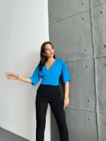Mavi Kemer Detaylı Jessica Bluz