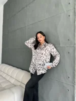 Öpücük Desenli Saten Oversize Gömlek