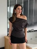 Siyah DÜŞÜK KOL PUANTİYELİ BLUZ