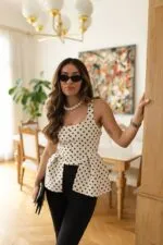 Beyaz KARE YAKA PUANTİYELİ PEPLUM BLUZ