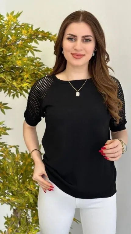 Siyah Kolları Ajurlu Merserize triko bluz