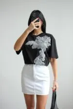 Siyah Çiçek Desenli T-Shirt