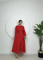 1017 PİLELİ KEMERLİ UZUN ELBİSE - KIRMIZI