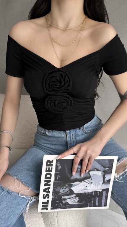 Kayık Yaka Gül Detaylı Crop Bluz - SİYAH