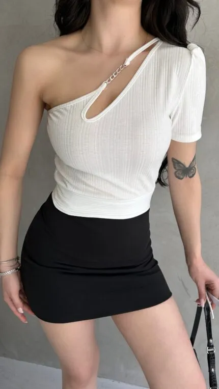 Tek Omuz Zincir Detaylı Crop Bluz - BEYAZ