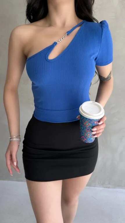 Tek Omuz Zincir Detaylı Crop Bluz - SAKS