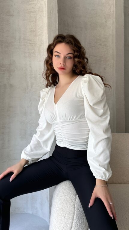 V Yaka Drape Detaylı Crep Bluz - BEYAZ