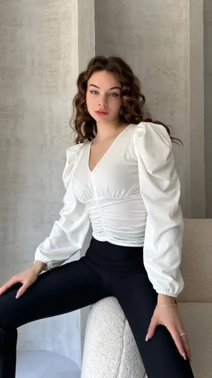 V Yaka Drape Detaylı Crep Bluz - BEYAZ