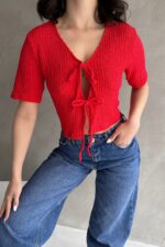 V Yaka Önü Bağlamalı Gofre Crop Bluz - KIRMIZI