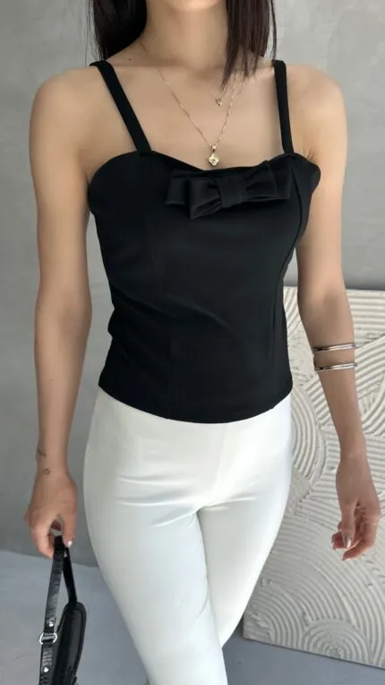 İp Askılı Yakası Fiyonk Detaylı Crep Bluz - SİYAH