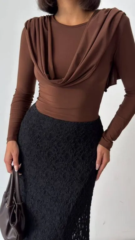 Fular Detaylı Bluz